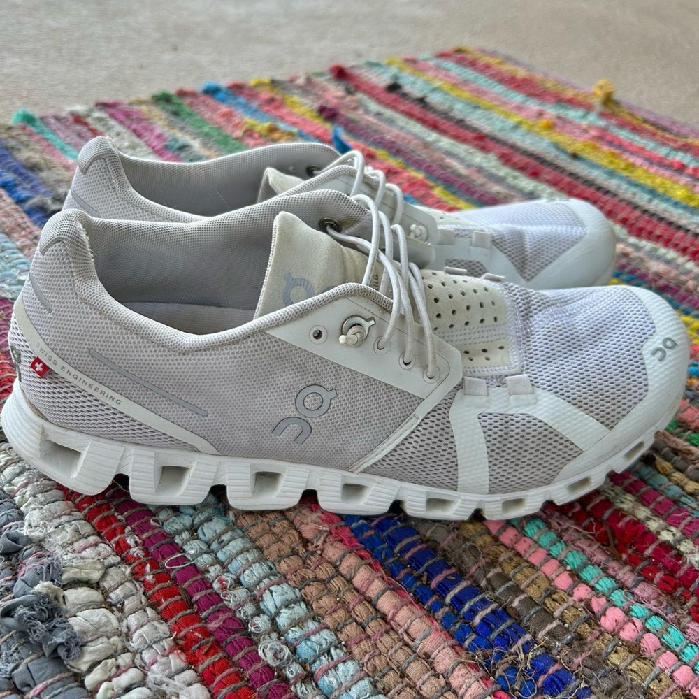 On Cloud Womens Shoes  Size 8